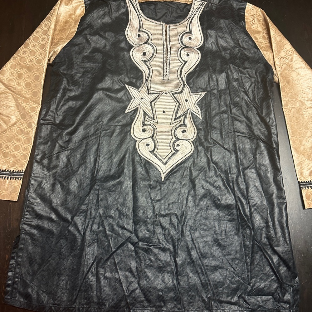 Elegant Black and Gold Men's Shirt - Picture 3 of 3